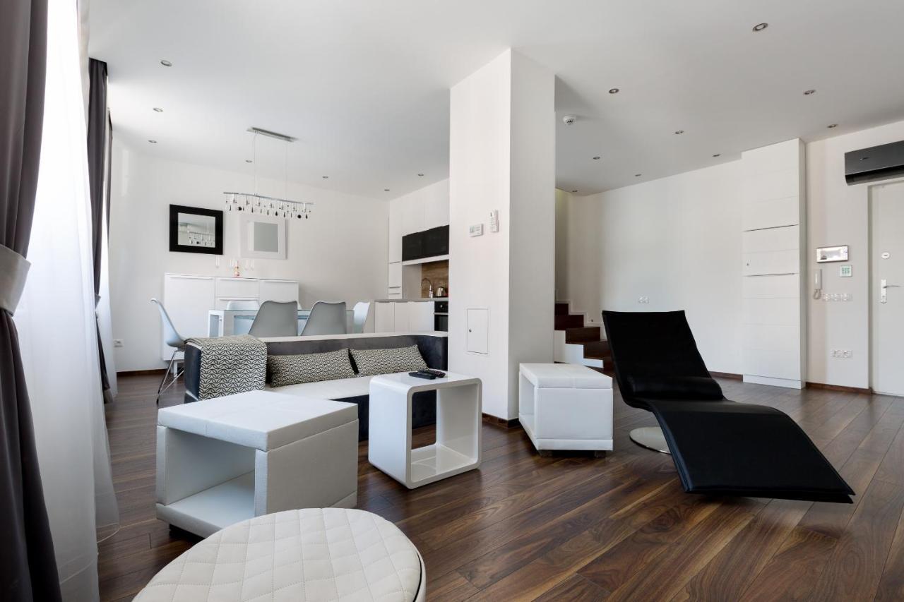 Budapest Central Square 2 Bedrooms Suite - Michaelides Voeroesmarty Square Residences Eksteriør billede