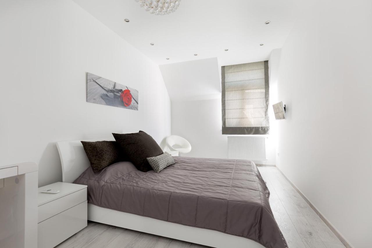 Budapest Central Square 2 Bedrooms Suite - Michaelides Voeroesmarty Square Residences Eksteriør billede